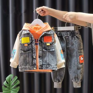 Conjuntos de roupas 2023 outono roupas de bebê crianças adolescentes meninos com capuz demin jaqueta jeans calças 3 pcs ativo crianças roupa 210 anos 230926