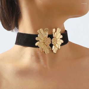 Choker Gothic Punk Style Golden Symmetrical Flower Necklace Women's Fashion Club Party Wedding Black Velvet Jewelry 2023