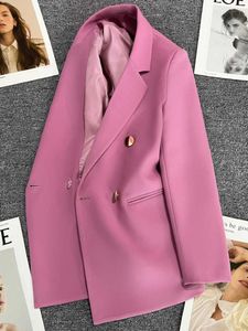 女性のスーツブレザーパープルピンクのメタルボタンスーツコート春と秋のブレザーの女性のダブルブレストの新しい英国スタイルのデザイン