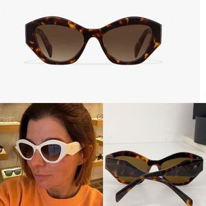 Símbolo de óculos de sol da moda Design geométrico e estilo olho de gato feminino Imagem do logotipo do triângulo 100% proteção UVA / UVB Designer de luxo senhora spr 07