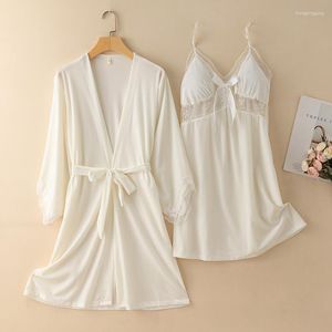 Kvinnors sömnkläder ihåliga spetsar bröllop Nightyrobe Set Velor Lady Kimono Bathrobe Nightdress Sexig intim underkläder Löst hemkläder