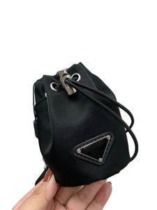 Luxury Bags Women Coin Purses Designer Metal Triangle Bucket Bag Zero Wallets Brand Designer Ladies Black Coin Purses Fashion Female Totes Pokcet Charms