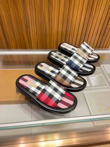 Luxury designer designs classic men's slippers with pure cotton plaid canvas upper, exquisite craftsmanship, super soft sole, casual and comfortable fit