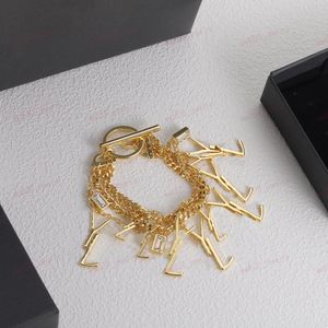 Designerschmuck Goldarmband, mehrschichtige Kette mit Alphabet und rechteckigem Kristallanhänger, stilvolles Damenarmband, Persönlichkeit mit Schnalle, Valentinstag, Weihnachten