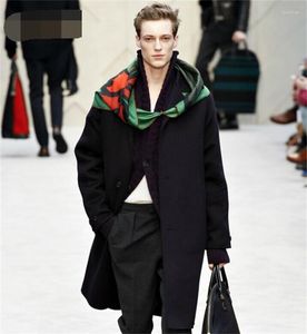 Wełniany płaszcz męski 2023 Autumn and Winter Fashion European American Show szeroką kurtkę wiatrówki średniej długości
