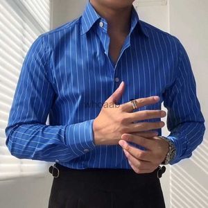 メンズドレスシャツネイビーブルーストライプカジュアルシャツメンズビジネス用汎用性のないノンアイアンナポリイタリアの広がられた首輪長い袖のファッションシャツYQ230926
