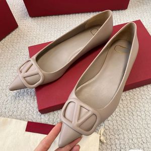 Designer Women Shoes Pointed Toe Shallow Flat Heels Real Leather Wedding Shoes Metal V-buckle Summer Luxury Nude Black Red Gold Silver Women's Sandals with Dust Bag