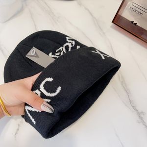 Beanie/Skull Caps Designer Beanie Winter Warm Beanie Women Sticked Hat Fashion Ear Protection Windproof Hat Classic Leisure Travel