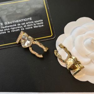 Kvinnors kärlek stämpel diamant brosch 18k guld pläterade smycken vit rosa stift par brosches keltiska vintage broschs bröllop fest klänning tillbehör lyxig gåva med låda