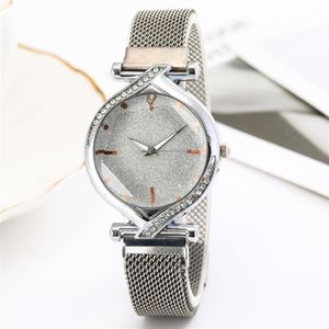 Диаметр 26 мм, звездный циферблат, простые темпераментные женские часы с бриллиантами, магнетическая пряжка, удобный сетчатый ремень, кварцевые женские наручные часы2093