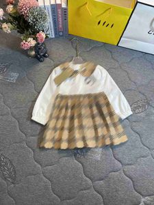 Abito firmato per ragazza moda vestiti per bambini Khaki Cross Stripe Design Abito per bambini Taglia 90-140 CM Risvolto a maniche lunghe Gonna per bambino Sep25