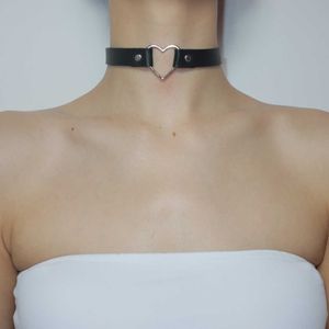 BDSM Fashion Cosplay Harajuku Punk Choker Collar With Spikes Rivets Leather Heart Roan Round Bondag Accessories Wedding Bride Gift