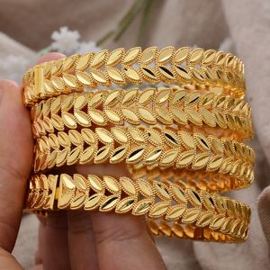 Bangle 4pcsLot Luxury Design 24k Dubai Gold Color Bangles For Women Jewelry African Bracelets Ornament Bridal Wedding Gifts 230925