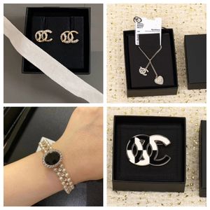 Designer Pearl Earrings Chain Necklace and Armband Set For Women Girls Dainty Link PaperClip Choker Lätt smycken Gift för kvinnor