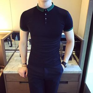メンズポロス2023夏のブリティッシュカラースプライスソリッドカラービーズ半袖ポロシャツビジネススリムフィットカジュアル高品質のTシャツ