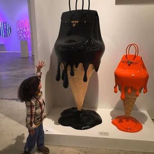 装飾的なオブジェクトの図形ノルディックベイビービルクリーム彫像アートエンジェルアイスクリームバッグ彫刻装飾アクセサリーGKホームデコレーションリビングルームモダン230925