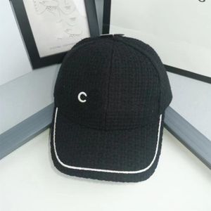 Siyah ve beyaz beyzbol şapkası tasarımcısı gündelik unisex çift şapka lüks moda kadın erkekler Casquette takılı şapkalar kadın beanie d210929322z