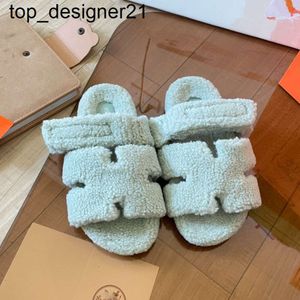 Nuovo designer 23ss Pantofole di lana di marca di moda Imitazione pelo di agnello Sandali piatti di peluche Scarpe invernali Pantofole da donna da uomo