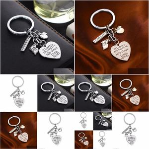 Chaveiros 12pcs Metal Charms Chaveiro É preciso um grande coração para ajudar a moldar pequenas mentes Chaveiro Apple Rer Abc Letras Professores Correntes Dr Dheqh