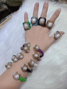 Colar brincos conjunto 2 em 1 pérola de água doce pele de cobra pulseiras de couro anéis de dedo jóias para mulheres cz strass pulseiras de punho barroco