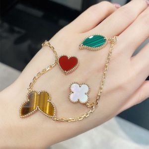 Braccialetto di fascino del progettista di lusso della farfalla del trifoglio del cuore di amore per le ragazze delle donne Oro 18 carati Fiori dolci Catena a maglia della foglia Gioielli dei braccialetti di 15mm