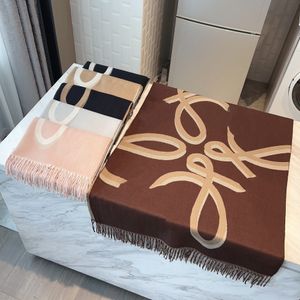 2023 Loewe Women Cashmere Scarf 디자이너 남성 스카프 가을/겨울 야외 따뜻한 스카키 숄 클래식 브라운 카키색 6 색 편안하고 부드러운 스카프