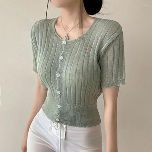 Damen-Strickwaren sorgen für einen kühlen und erfrischenden Sommer-Strickpullover mit dünnen Rippen, runden Knopflöchern und kurzen Ärmeln