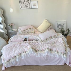Conjuntos de cama Romântico Princesa Francesa Weddding Set Fluffy Velvet Fleece Flores Lace Ruffles Duvet Cover Bed Sheet Fronhas