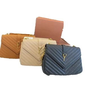 Luxury Designer Women's Classic Luxury Large Capacity Flap Handbag Fashion Casual Classic Versatile Leather Material One Shoulder Crossbody Bag