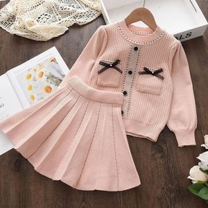 Kläderuppsättningar Bear Leader Solid Color Girls Set Knit tröja Jacka kjol 2 stycke Casual Princess Suit Autumn New Ankomst för 230927