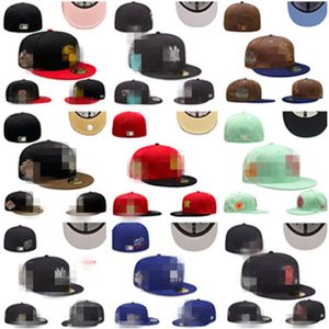 Designbollmonterade hattar Fashion Hip Hop Sport Utdoor Sport Baseballhattar Vuxen Flat Peak för män Kvinnor Full Sport Stängt Mesh Cap Size 7-8