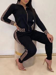 Kvinnors tvåbitar byxa Tracksuits Women Elegant Two-Pieces Suit Sets Female Stylish Plus Size Greek FRET PRINT COAT Pant Zip Set Joggers Women 230927