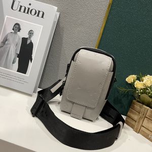 2023 Flap Double Mini Phone Bag Mens Mobile Wallet Monogramas Eclipse Reverse Canvas Nigo Homens Luxurys Mensagem Sacos Crossbody Designer Ombro M81323 M81321 M81005