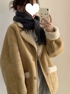 コートのスタイリッシュなジャケットで女性用レザーフェイクレザー秋の冬暖かい毛皮の統合オートバイジャケットが厚くなったラムウールキルティングショートコート230927