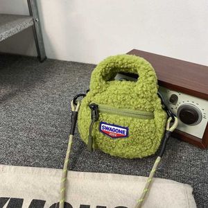 Mini liten väska kvinnors nya hörlursäck söt mini liten skolväska hängande dekoration liten crossbody väska 230915