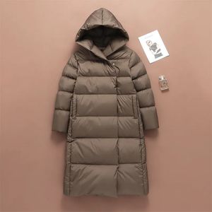 Piumino da donna Parka Cappotto invernale da donna Piumino lungo ultraleggero femminile Cusual caldo ispessimento con cappuccio Cappotto esterno da donna 230927