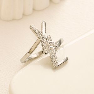 925 versilberter Luxusring, Hochzeit, Liebe, Geschenk, Ring, Luxusmarke, Charm-Schmuck, Herbst, neuer klassischer Markenbuchstabenring, wunderschönes Design, Designer-Schmuck mit Box