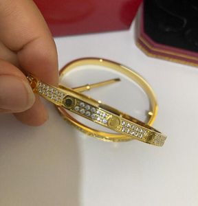Kvinnors armband Guldmoment Bangle dubbelrad Diamond Luxury SMYCKE Dold Inlay Process Hög Fade Resistant Armband Designer för kvinnor Lyxig 182U