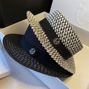 Kadınlar Caz Straw Hat Yaz Açık Güneş Koruma Kapakları Rhinestone Mektubu Plaj Düz Cap Nefes Alabaç Geniş Kötü Şapkalar194b