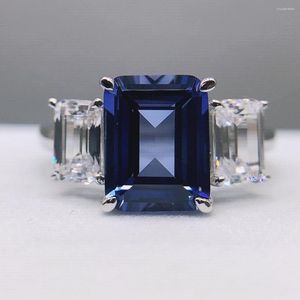 Cluster Rings 18k 750 White Gold Ring 3CT Emerald Cut Lab Blue Diamond Engagemang för sin dag gåva 190