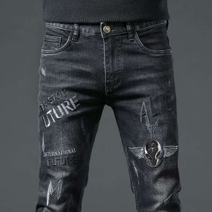 2023 Primavera e Autunno Nuova Tendenza della Moda Elastico Nero Piccolo Piede Pantaloni da Uomo Casual Slim Comodi Jeans di Alta Qualità 27-36