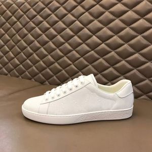 Buty designerskie Włochy Ace Sneakers 1977 Tennis Bee Wąż Hafted Black Men Tiger Chaussures Bloatling White Shoe Spacer Casual Sports Treners 05