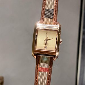 Designerka mody Watch Kwarc Ruch kwarcowy Pasek krowy skórzany pasek 316L Rafinowane stalowe zegarki 204K