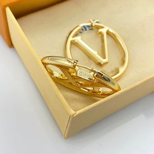 2023 Luxury V earring Fashion gold hoop earrings for lady Women Party Wedding Lovers gift engagement Jewelry