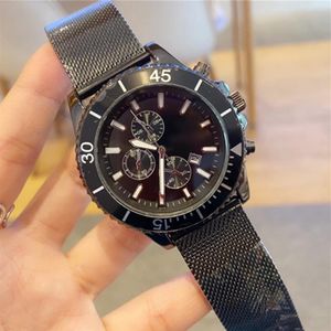 Luxury Mens Watches Boss Quartz Movement Top Quality Waterproof Designer Watches For Men rostfritt stål Mesh Strap Montre de Luxe314R