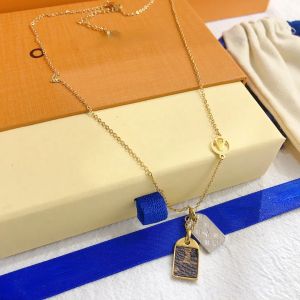 Europe America Fashion Womens Designer Halsband Faux Leather 18K Gold Plated 925 Silver Plated rostfritt stålhalsband Kokkedjekedjebrev Pendant Smycken x332