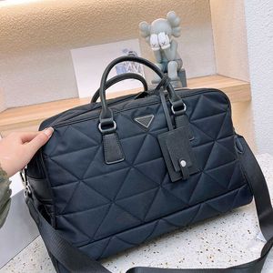 Prades DUFLE DUŻY Kobiety torby turystyczne Black Designer Tote torebka Moda Net Red Nylon Holiday Bagage Mens Bag sportowy 231115