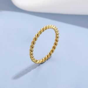 Bröllopsringar Fashion Simple Twist Ring for Women Gold Color Rostfritt stål Runda smycken gåva