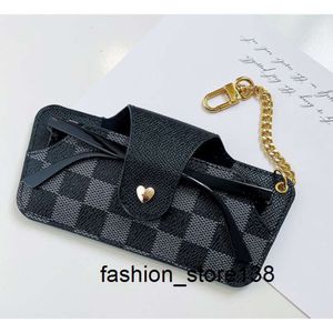 Nyckelringar Lanyards 7Style Creative Glasses Case Keychain Car Keychains Leather Solglasögon förvaringspåse Keyring Män Kvinnor par väska hänget tillbehör