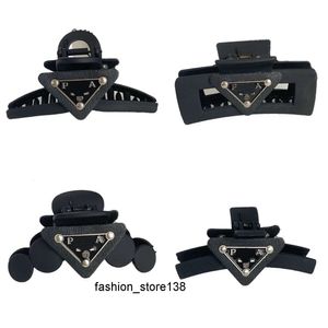 Kopfbedeckung Haarschmuck 8 Stil Luxus Designer Haarspange Haarnadel Frauen Schwarz Marke Dreieck Brief Mode Süße Haarnadel Headwraps Für Haarschmuck Geschenke